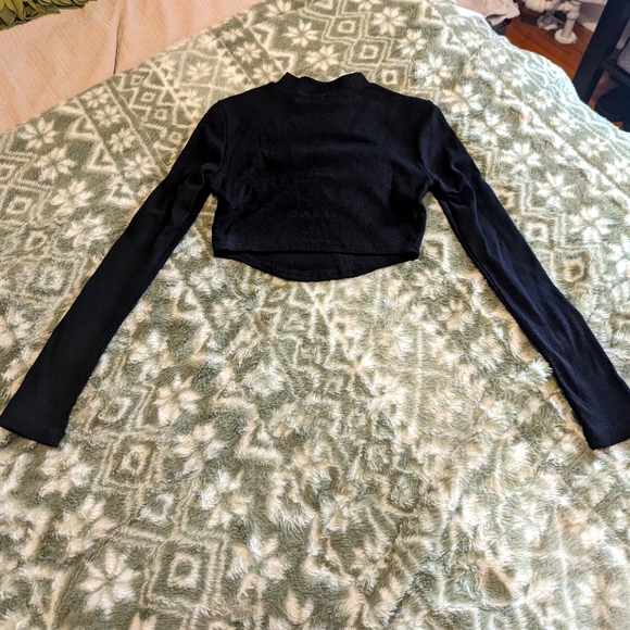 Keyhole mock neck long sleeve - Picture 3 of 3